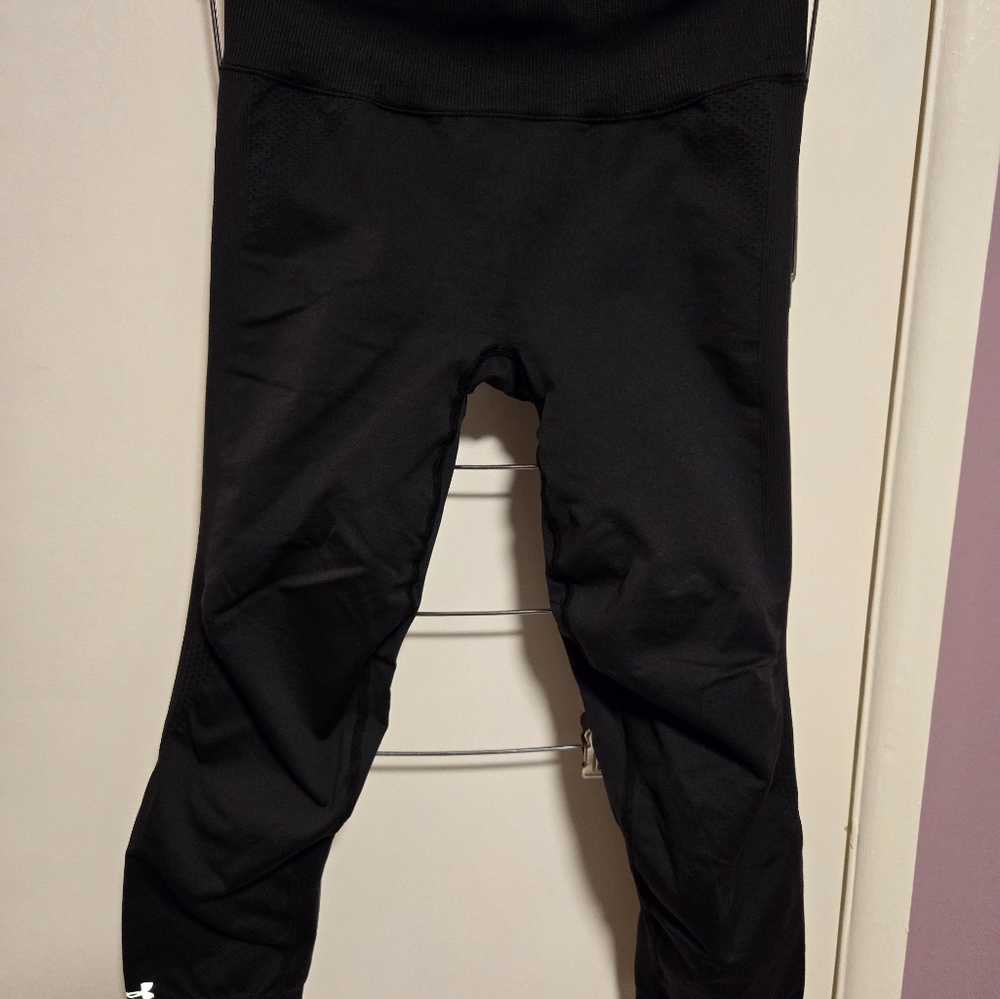 UnderArmor workout crop pants sz M runs S blk extra knee rm cuffed